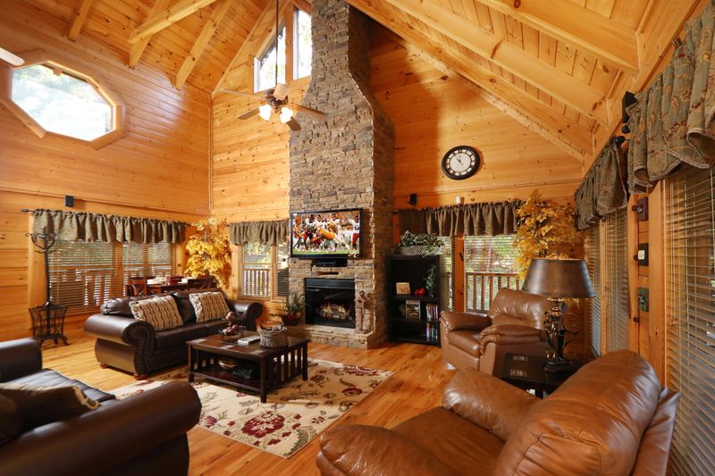 2054 Bear Haven Way, Sevierville, TN 37862