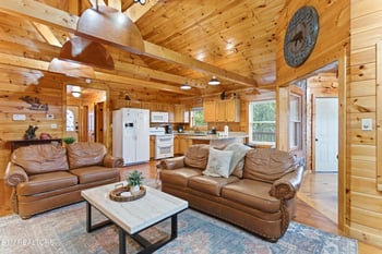 2054 Oakmont Dr, Sevierville, TN 37876