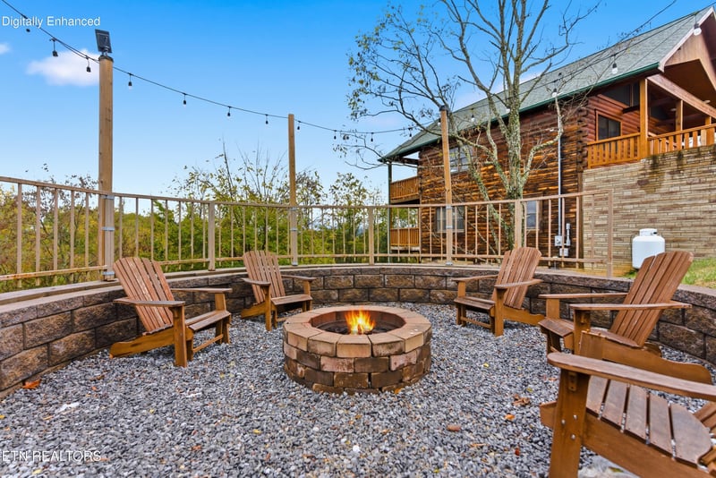2054 Oakmont Dr, Sevierville, TN 37876