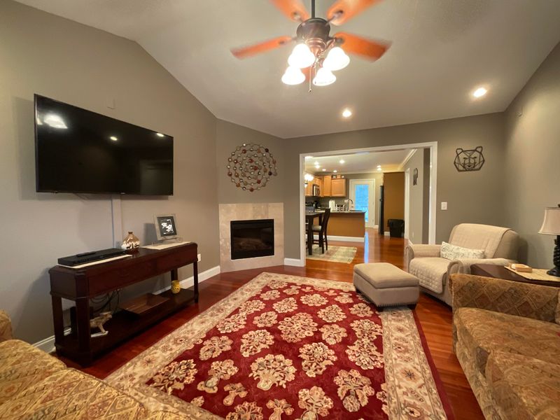 2054 Slippery Rock Cir, Sevierville, TN 37862