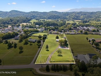 2055 Boyds Creek Hwy, Sevierville, TN 37876