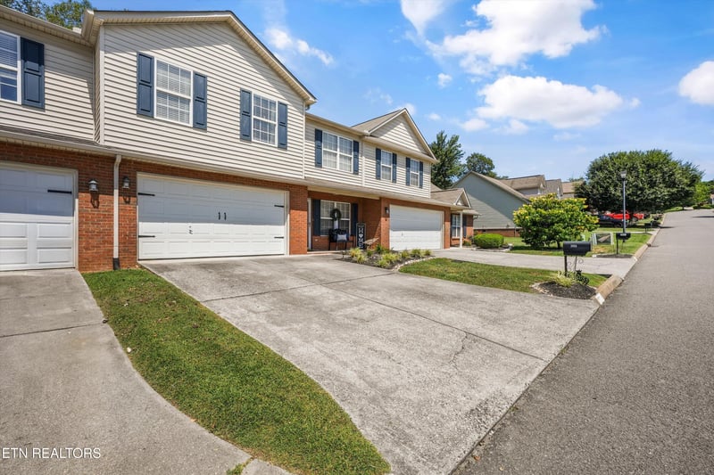 2055 Gatehouse Ln, Powell, TN 37849