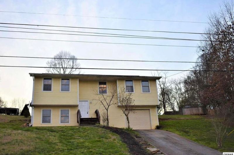 2055 Wildwood Dr, Morristown, TN 37814