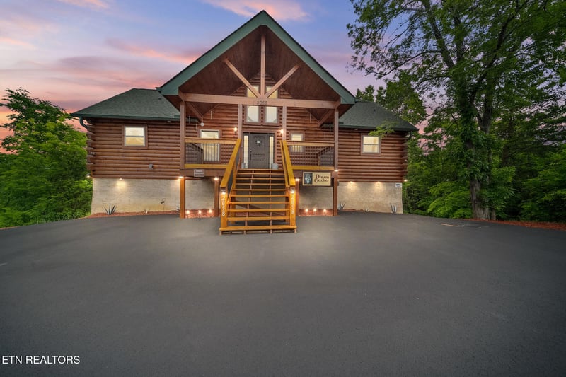 2058 Eagle Feather Dr, Sevierville, TN 37876