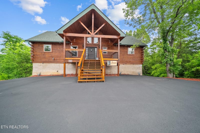 2058 Eagle Feather Dr, Sevierville, TN 37876