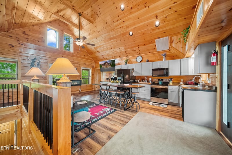 2058 Eagle Feather Dr, Sevierville, TN 37876