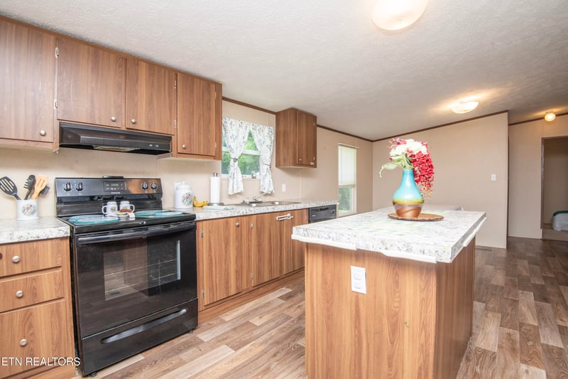 206 Bennett St, Sweetwater, TN 37874
