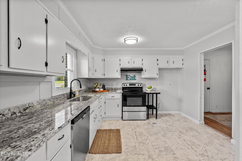206 Bunker Ln, Oak Ridge, TN 37830