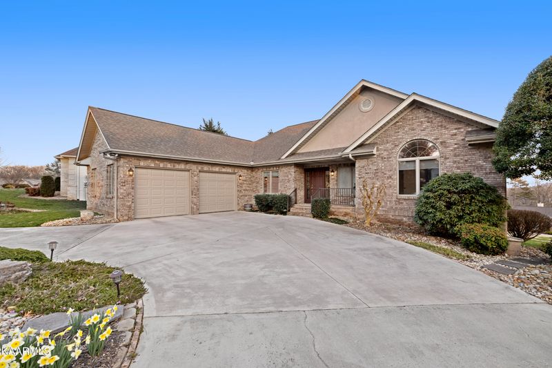 206 Chogi Ln, Loudon, TN 37774