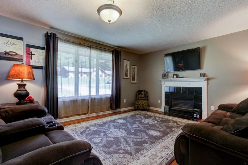 206 Clark Ln, Powell, TN 37849