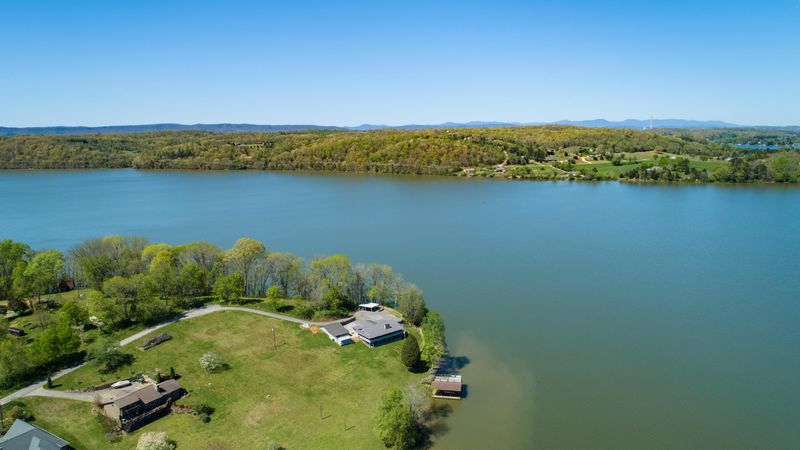 206 Deer Ln, Kingston, TN 37763