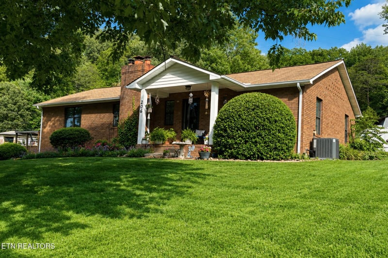 206 E Brushy Valley Dr, Powell, TN 37849