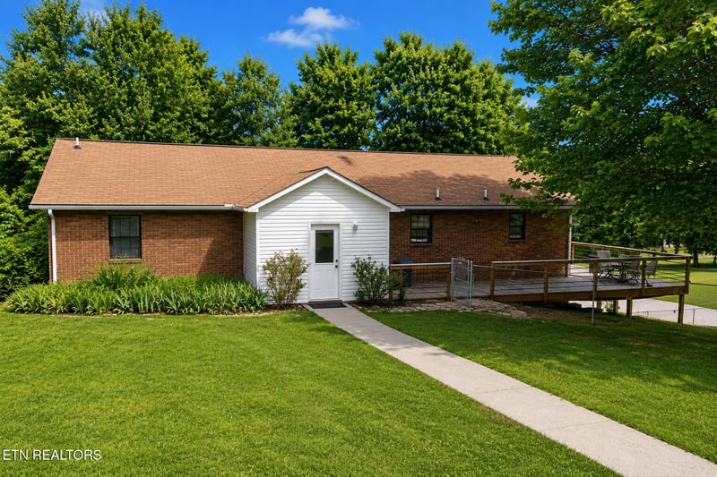 206 E Brushy Valley Dr, Powell, TN 37849
