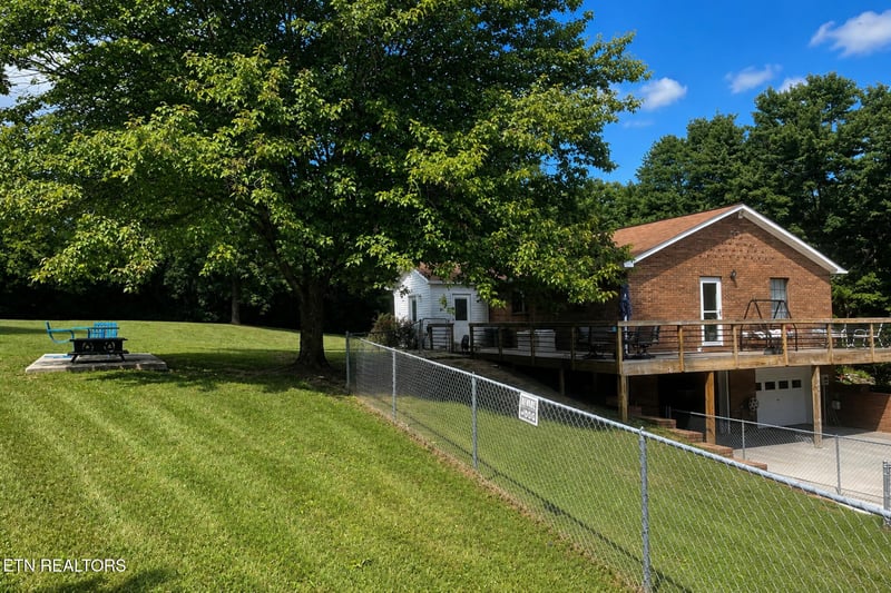 206 E Brushy Valley Dr, Powell, TN 37849
