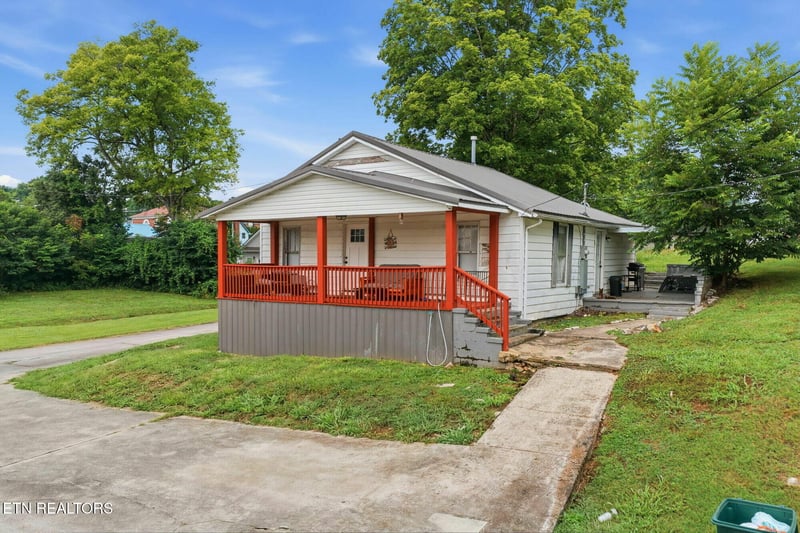 206 Ferry St, Loudon, TN 37774