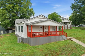 206 Ferry St, Loudon, TN 37774
