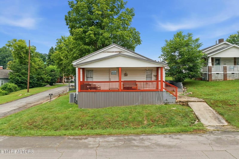 206 Ferry St, Loudon, TN 37774