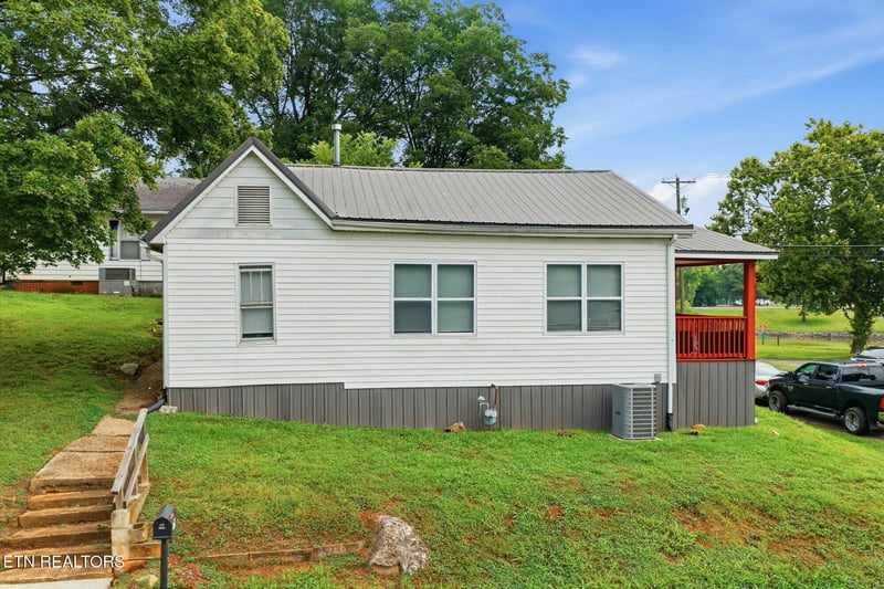 206 Ferry St, Loudon, TN 37774