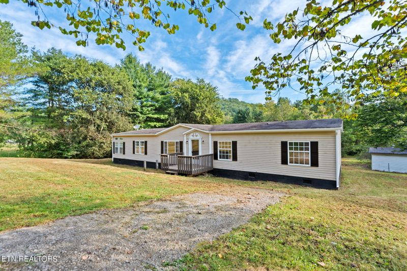 206 Half Moon Rd, Oliver Springs, TN 37840