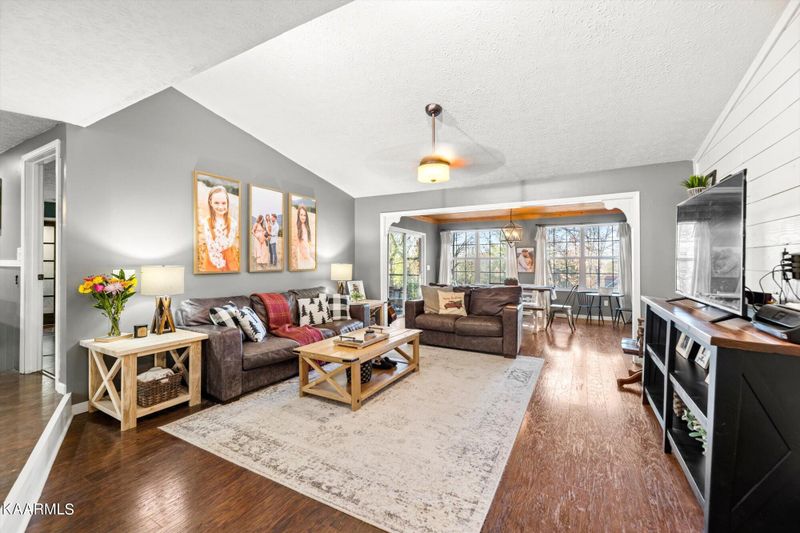 206 Hillandale Dr, Athens, TN 37303