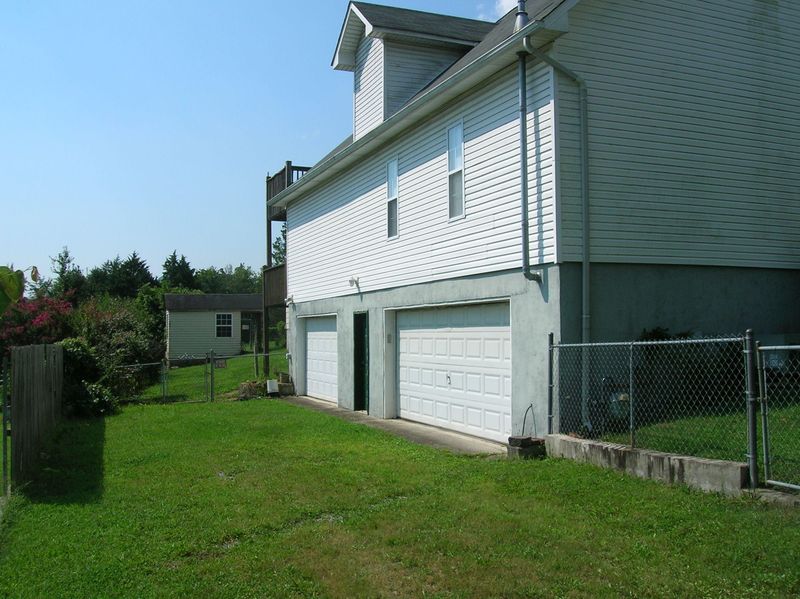 206 Hillcrest Ave, Rocky Top, TN 37769
