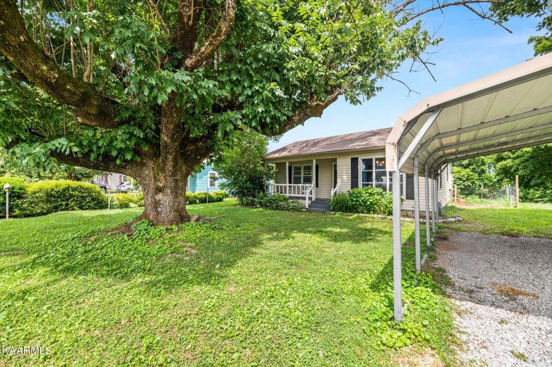 206 Kenneth St, Athens, TN 37303