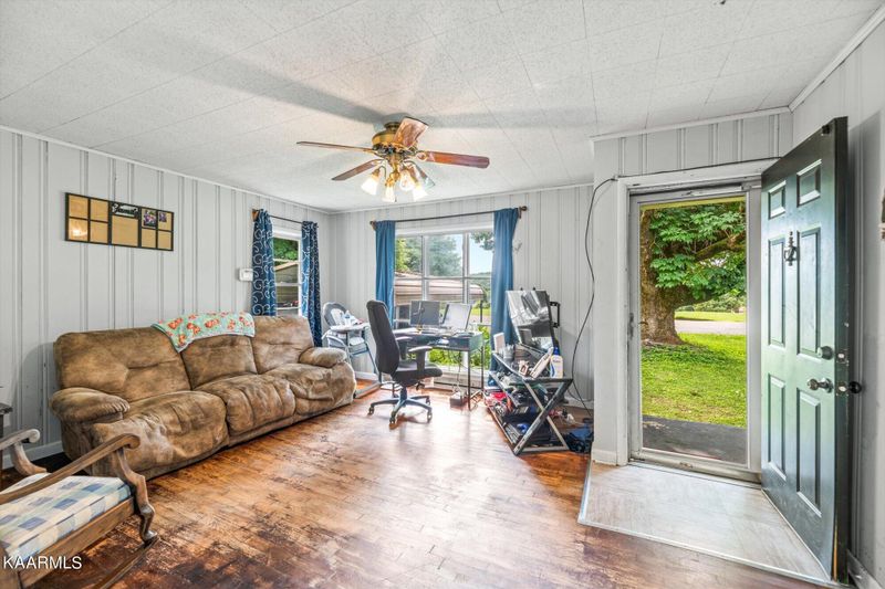 206 Kenneth St, Athens, TN 37303