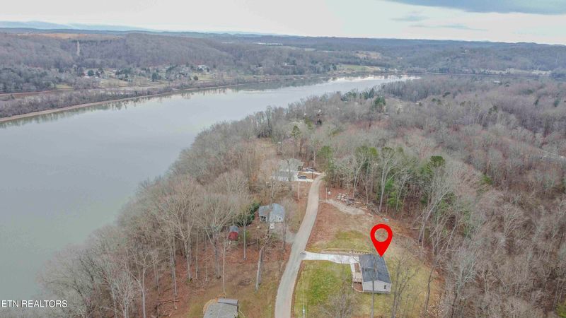 206 Lakeshore Vista Dr, Kingston, TN 37763