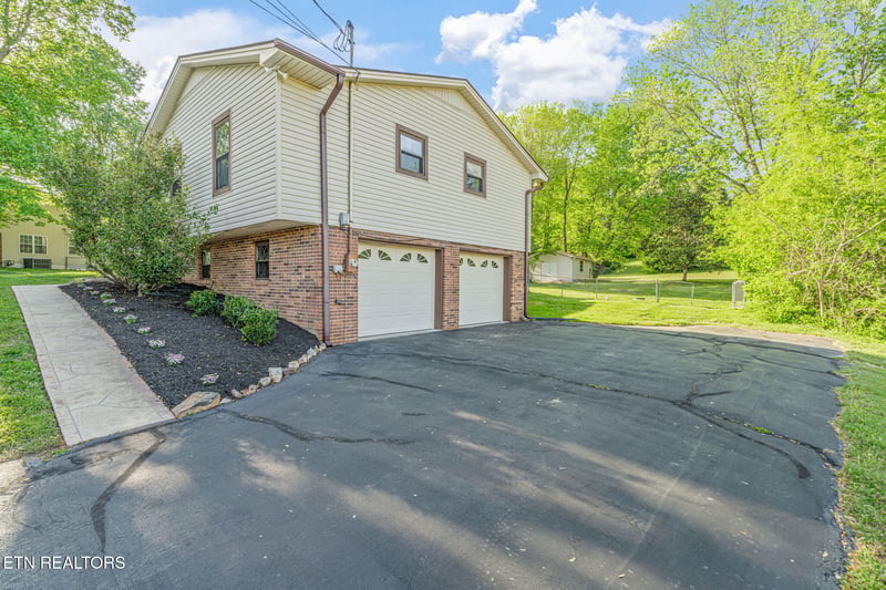206 Lakeview Ln, Oak Ridge, TN 37830