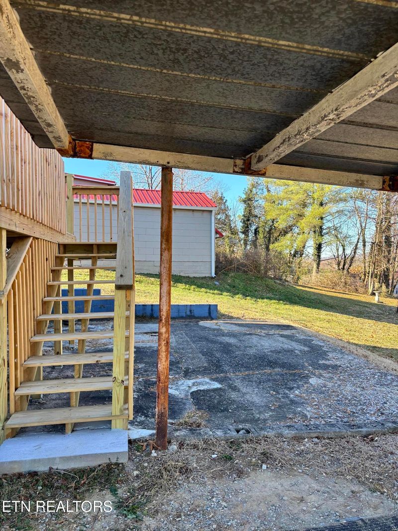 206 Long Dr, Harriman, TN 37748