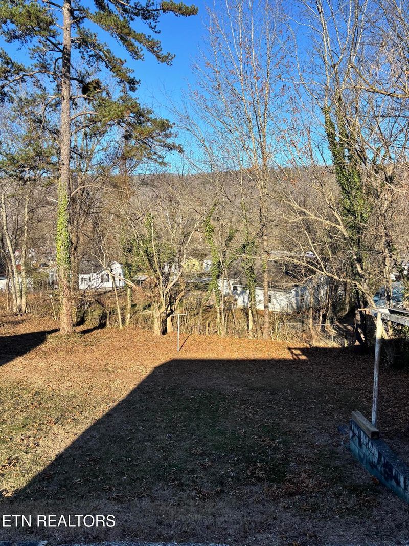 206 Long Dr, Harriman, TN 37748