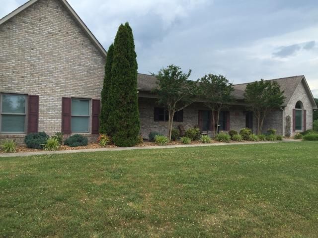 206 Montgomery View Dr, Harriman, TN 37748