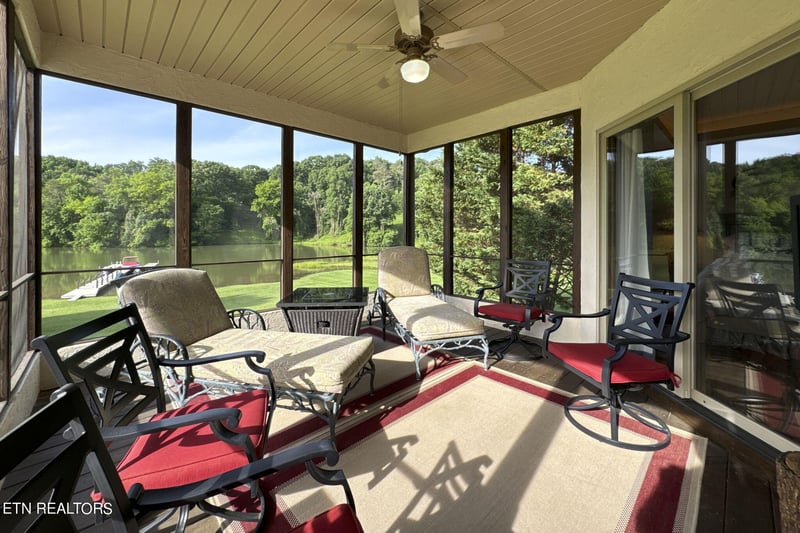 206 Oologila Pl, Loudon, TN 37774