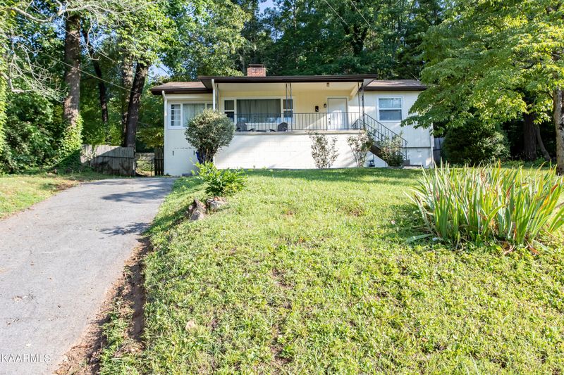 206 Outer Dr, Oak Ridge, TN 37830