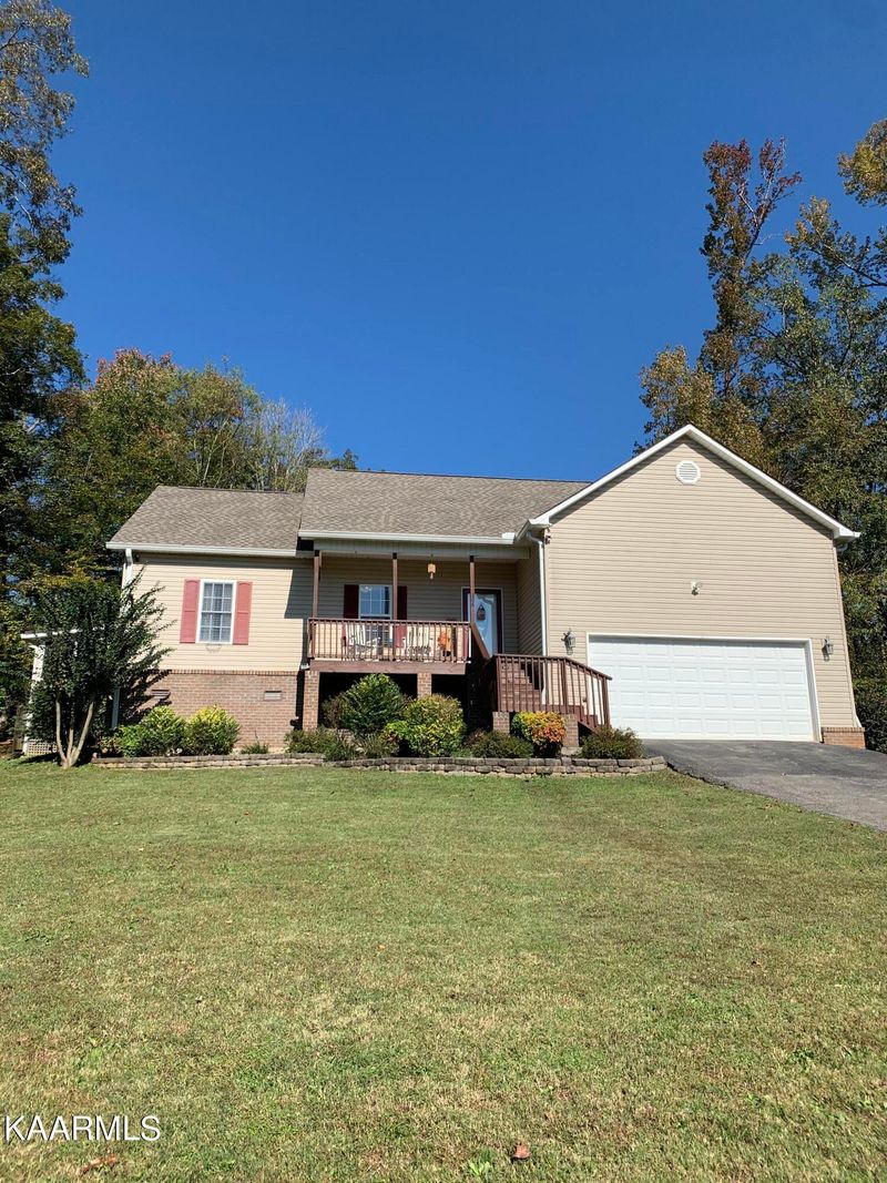 206 Red Bud Dr, Harriman, TN 37748