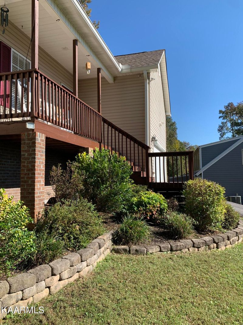 206 Red Bud Dr, Harriman, TN 37748