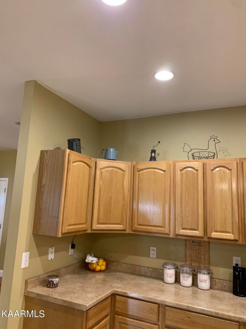 206 Red Bud Dr, Harriman, TN 37748