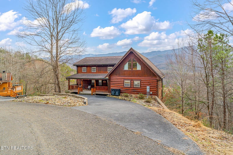 206 Rodeo Dr, Gatlinburg, TN 37738