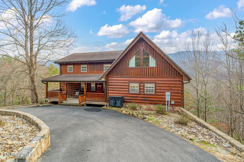 206 Rodeo Dr, Gatlinburg, TN 37738