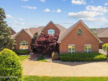 206 Savannah Park Dr, Maryville, TN 37803