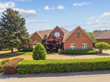 206 Savannah Park Dr, Maryville, TN 37803