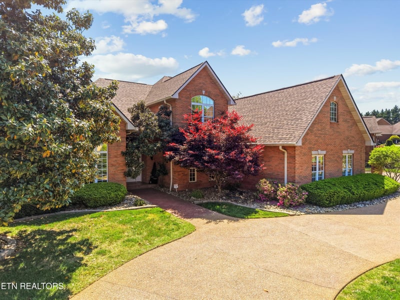 206 Savannah Park Dr, Maryville, TN 37803