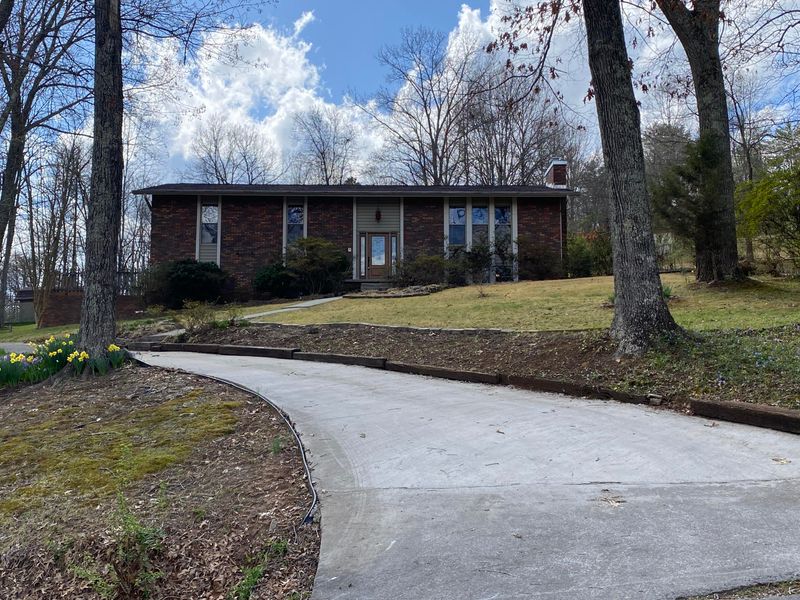206 Sherwood Rd, Powell, TN 37849