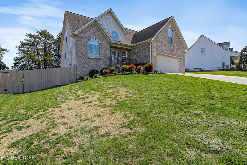 206 Stone Bluff Ct, Knoxville, TN 37924