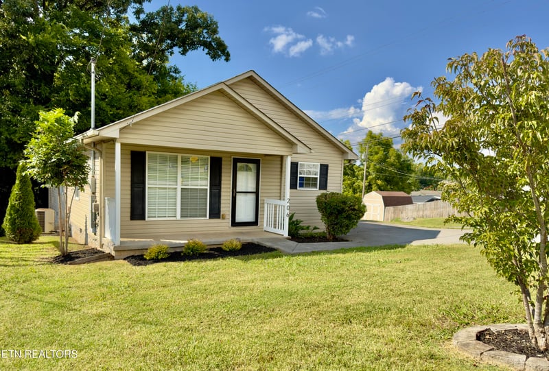 206 W Edison St, Alcoa, TN 37701