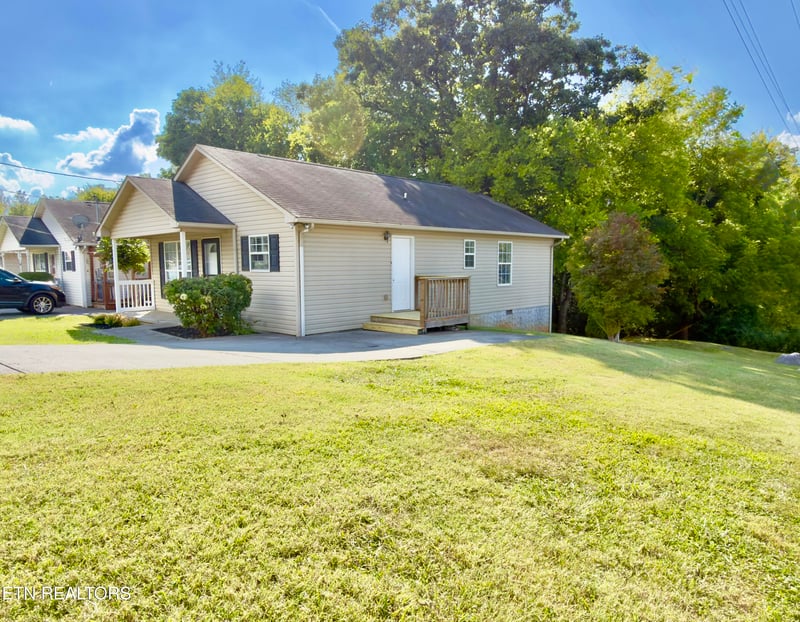 206 W Edison St, Alcoa, TN 37701