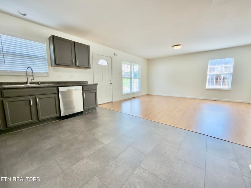 206 W Edison St, Alcoa, TN 37701