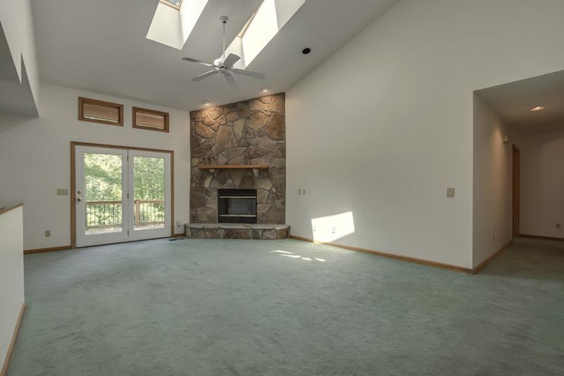 206 Walosi Ln, Loudon, TN 37774