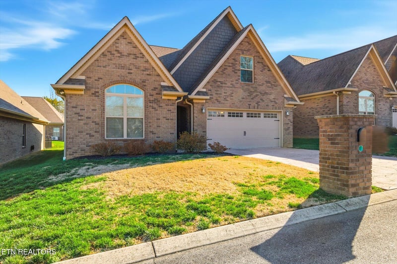 206 Zion Cove Ln, Englewood, TN 37329