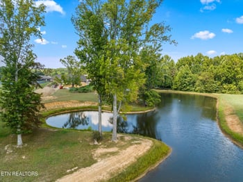 206 Zion Cove Ln, Englewood, TN 37329